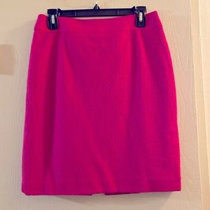 (NWOT) BANANA REPUBLIC never worn lined zip back skirt. Size 4.